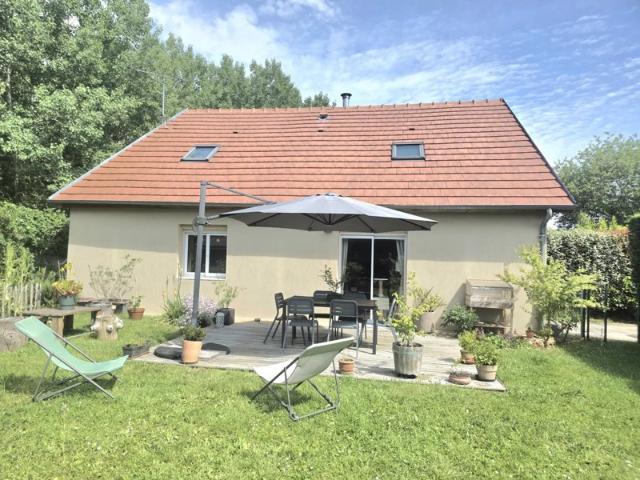 Charmante maison mitoyenne 3 Chambres à 15 min de HOUDAN