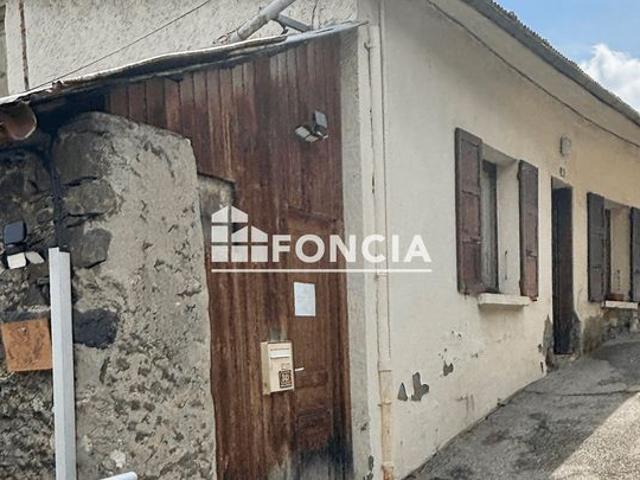 Charmante maison mitoyenne avec dépendances à SAINT MARTIN D'ARC