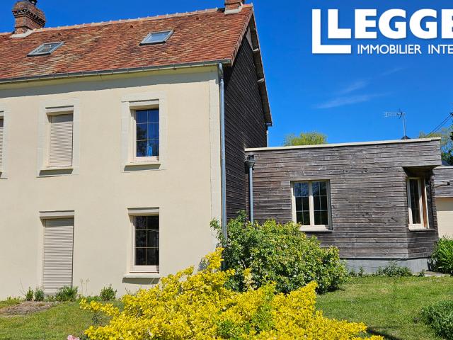 Charmante maison mitoyenne de 4 chambres à vendre dans un village, avec jardin, verger et dépendances