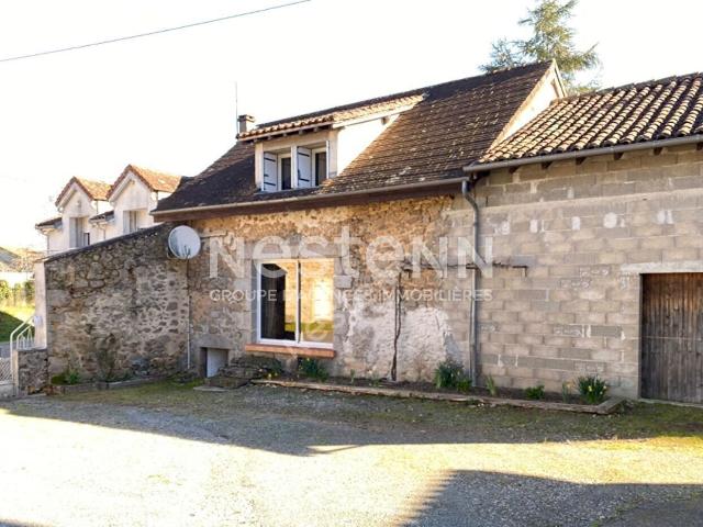 Charmante maison atypique avec grange à Saint Estèphe, proch. 156m² Piégut Pluviers