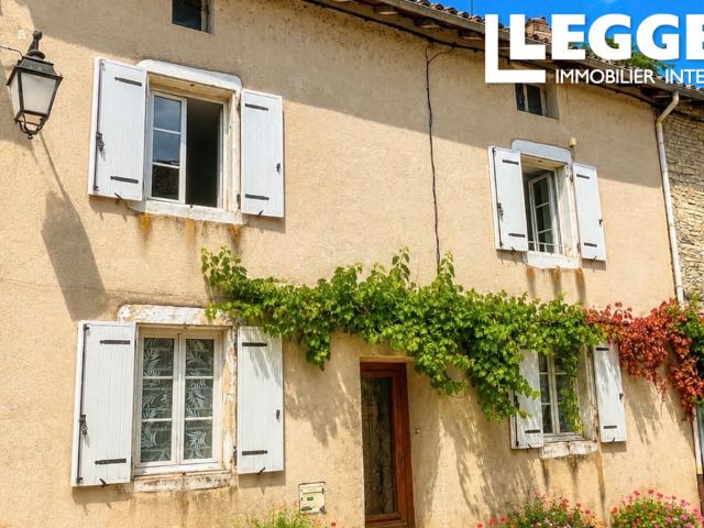 Charmante maison au cœur de Verteuil avec une vue imprenable sur le château depuis le jardin