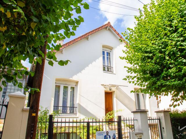 CHARMANTE MAISON AU QUARTIER DES COTEAUX HORS ZONE DE BRUIT A VILLENEUVE LE ROI