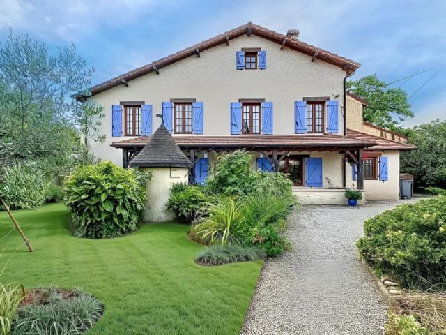 Charmante maison avec 2 gîtes indépendants à Sennecey le Gra