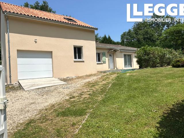 Charmante maison avec 4/5 chambres, garage et jardin proche du village de Genis