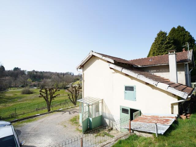 Charmante maison avec garage et jardin