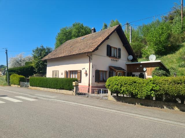 Charmante maison avec grand terrain à Obersteinbach