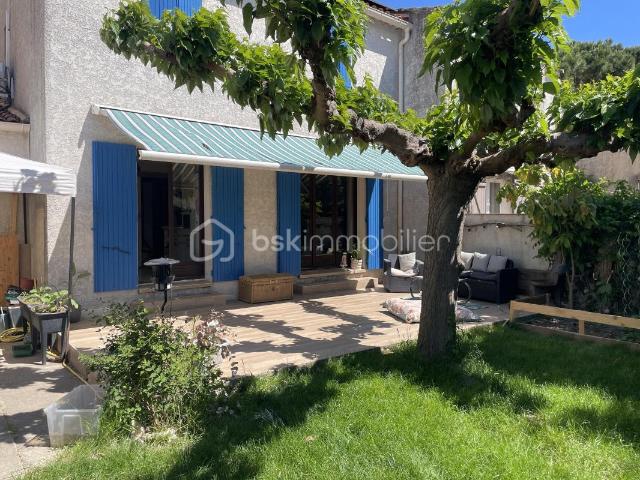 Charmante maison avec double terrasse et parkings à vendre
