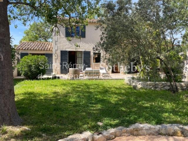 Charmante maison avec jardin au cœur du Paradou, dans les Alpilles