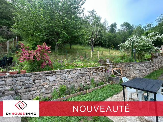 Charmante maison avec jardin dans une rue paisible