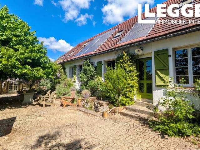 Charmante maison avec studio, piscine, dépendances et terrain près de Coussac Bonneval