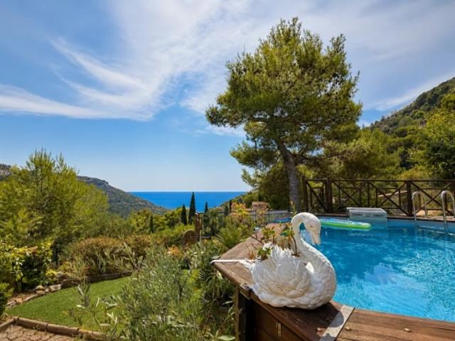 Charmante maison avec piscine et vue mer à La Turbie