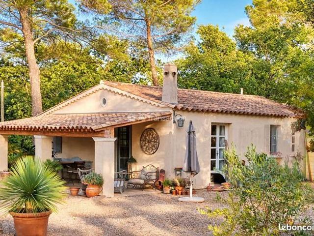 Charmante Maison avec piscine proche de Flayosc