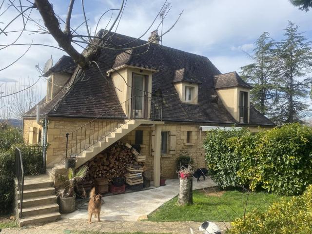 Charmante maison avec vue et piscine et 1,7 hectare de terra. 140m² Le Buisson de Cadouin