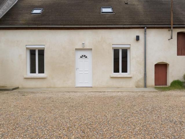 Maison clé en main avec extérieur, stationnement et beaux vo