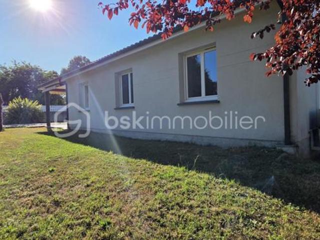 Charmante Maison à Galgon avec Piscine et Tout Confort