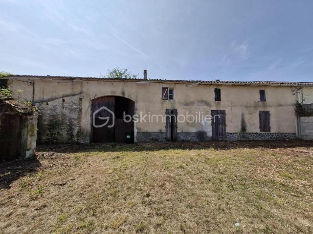Charmante maison à rénover de 228m2 à Saint Quentin de Caplong