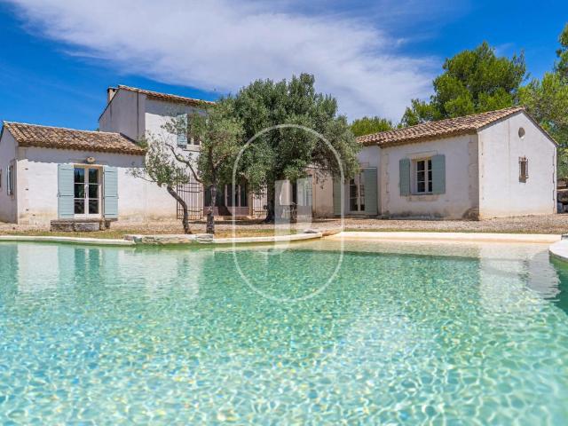 Charmante maison à vendre à Boulbon, au coeur de la nature 220m² Boulbon
