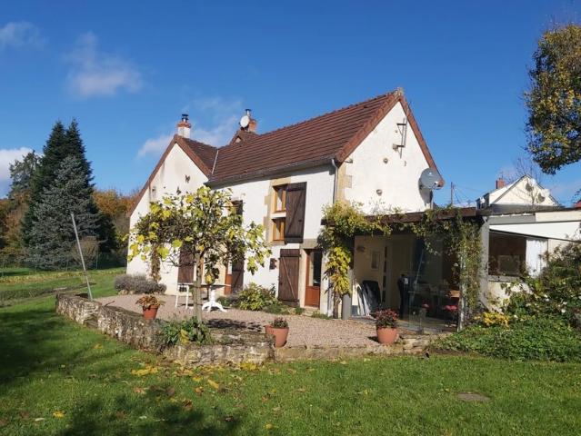 Charmante maison à vendre, alliant intimité et caractère
