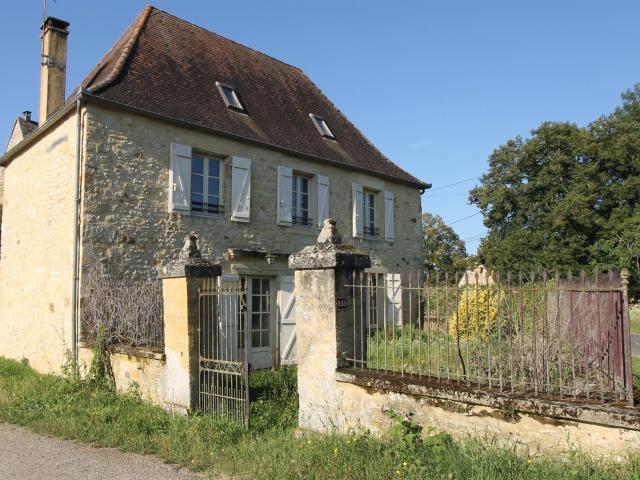 Charmante maison à vendre, en pierre, dans un hameau calme. 96m² Gourdon