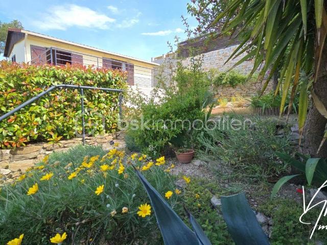 Charmante Maison à Vendre sur les Hauteurs du Castellet – Emplac