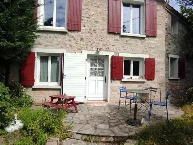 Charmante maison ancienne avec jardin au calme et sans vis à