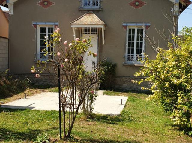 Charmante maison ancienne avec sous sol total et jardin arboré