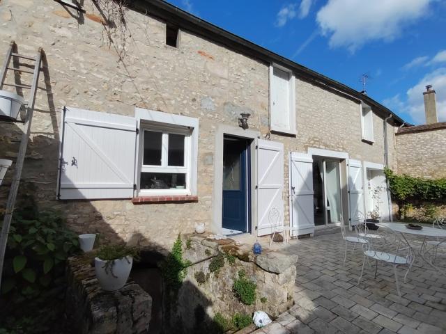 Charmante maison de village et sa grange