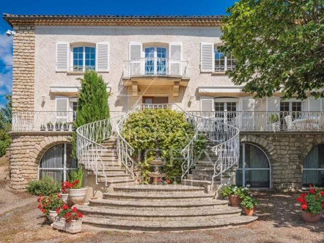 Belle propriété sur les hauteurs de la capitale du Luberon