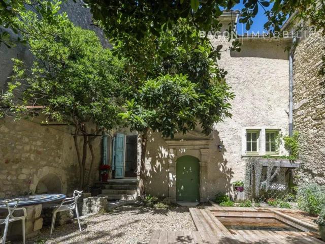 Charmante maison bourgeoise du 18ème siècle 267m² Oppède