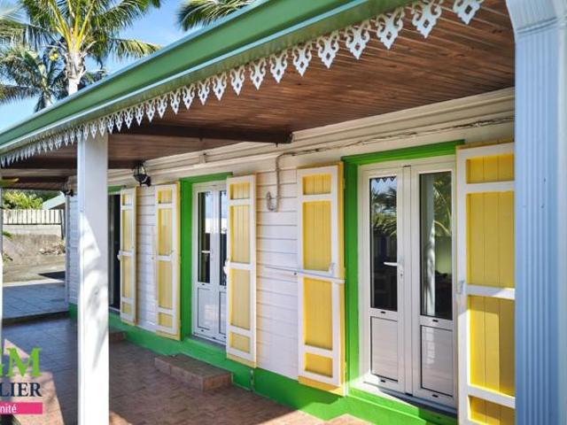 Jolie maison créole avec beau terrain de 711 m² – Vue océan