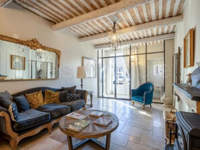 Charmante maison du 19e siècle dans le village prisé de Goult