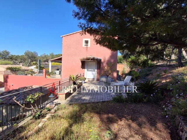 Charmante maison d'angle à Valbonne, dans une résidence avec p