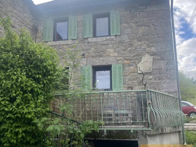 Charmante maison dans un hameau paisible de Peyre en Aubrac