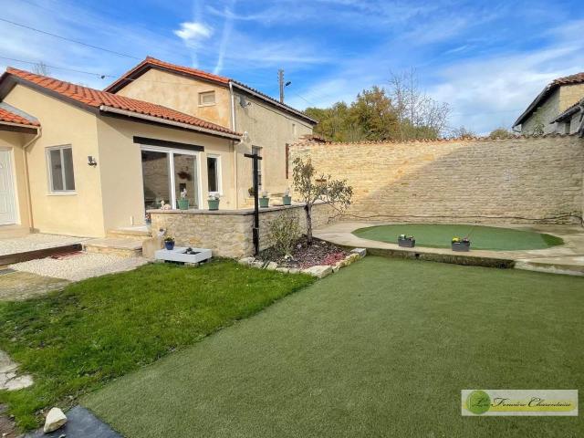 Charmante Maison dans un Hameau Typique Charentais 90m² Saint Fraigne