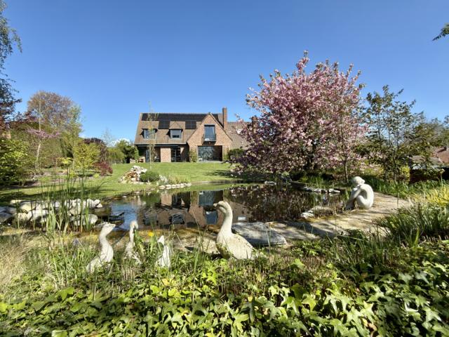 Charmante maison d'architecte individuelle avec jardin paysa