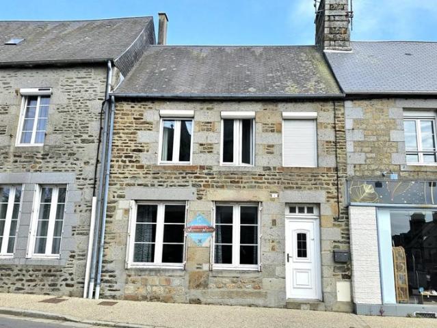 Charmante maison de bourg avec cour, terrasse et jardin privatif