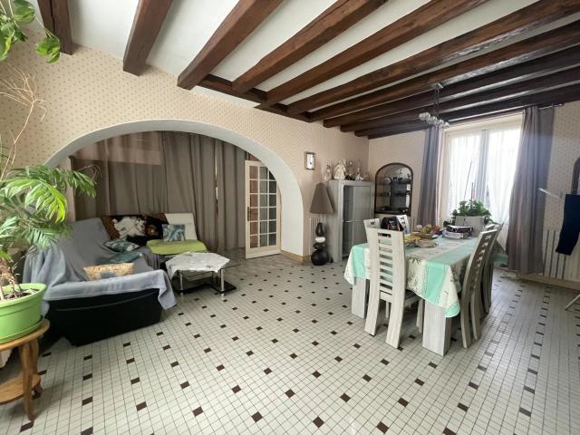 Charmante maison de bourg de 197 m² 197m² Monts sur Guesnes
