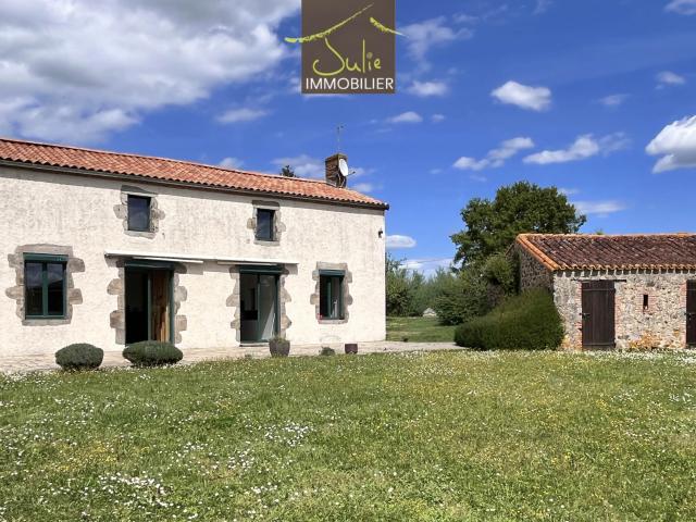 Charmante Maison de campagne avec dépendances sur 1ha32 de terrain clos