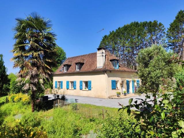 Charmante maison de campagne béarnaise avec annexe