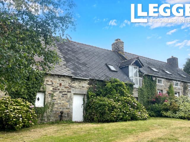 Charmante maison de campagne de 4 chambres avec terrain de 4 850 m², dépendances et belles vues dégagées