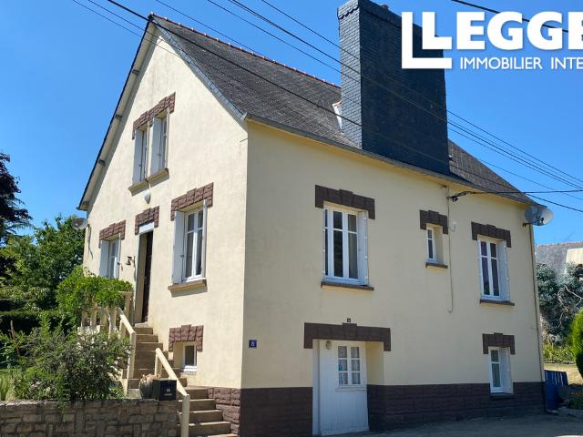 Charmante maison de campagne de 4 chambres avec grandes grange et magnifiques jardins à Locarn