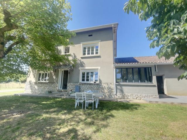 Charmante maison de campagne et son gîte proche de Brantôme