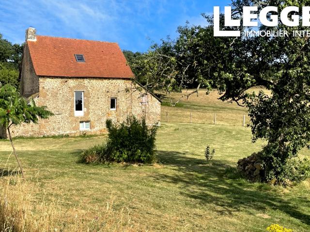 Charmante maison de campagne en pierre avec vaste jardin et vue imprenable
