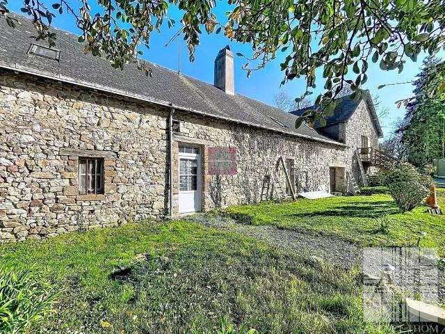 Charmante maison de campagne en pierres avec dépendances