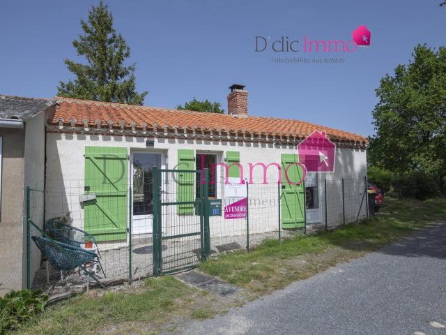 Charmante maison de campagne rénovée à deux pas du lac du Ja. 39m² La Chapelle Hermier