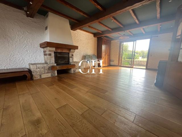 Maison de campagne de 130 m2 Grand terrain & Hangar à Trébry