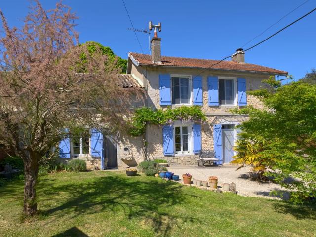 Charmante maison de campagne située dans un endroit paisible 170m² Romagne