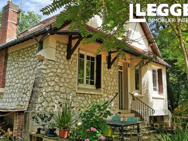 Charmante maison de caractère au calme, 2 ch, avec jardin, garage et atelier à Saint Aignan sur Cher