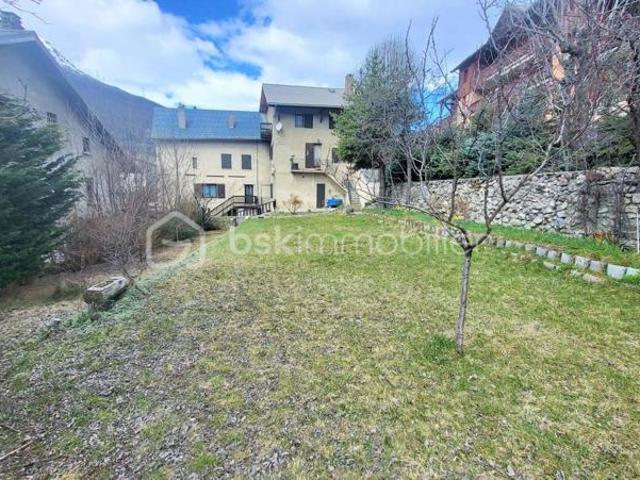 Charmante maison de caractère avec une vaste superficie en vente dès aujourd'hui !