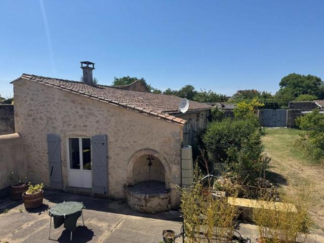 Charmante maison de caractère en pierres de 220m2 Blaye centre